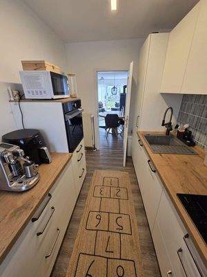 Küche_Blick in Wohnbereich