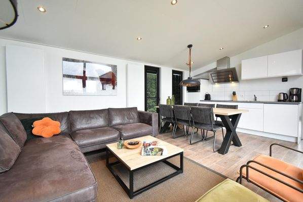 ferienhaus-kaufen-herkingen-wohnzimmer-esszimmer-2025.webp003