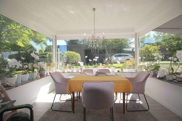 Repräsentativer Wintergarten als Auge in den Garten