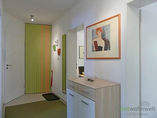 Wohnungsflur mit Stauraum