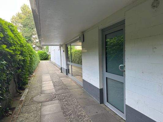 Zuwegung zum Hauseingang.jpg