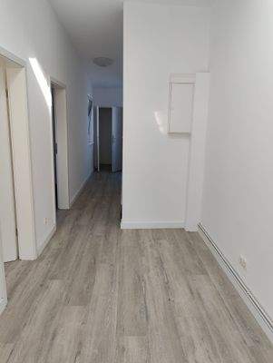 Blick vom keinen Zimmer in den Flur im 2. OG