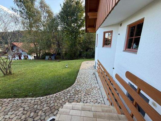 Ausgang von der Garage in Garten