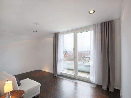 Toller Blick vom Schlafzimmer mit Terrassenzugang und Badezimmer en-suite