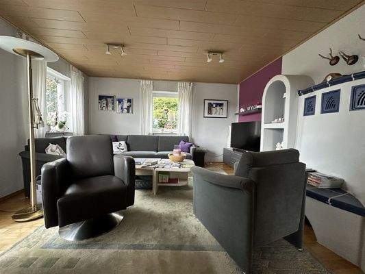 Wohnzimmer mit Zugang zur Südterrasse