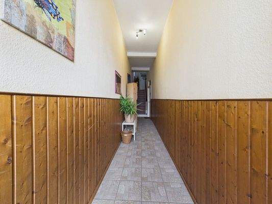 Flur zu den Wohnungen 