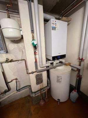 Gasheizung mit Warmwasserspeicher
