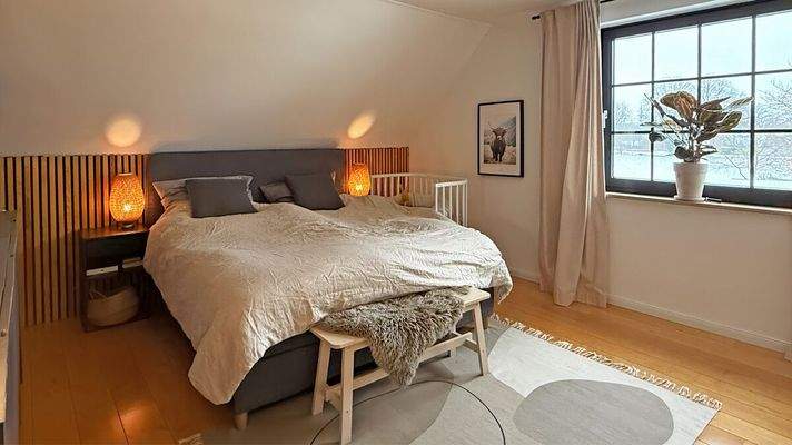 Schlafzimmer (Dachgeschoss)