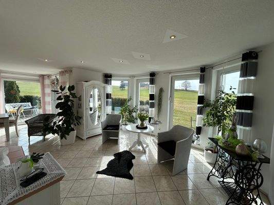 Offener Wohn- und Essbereich