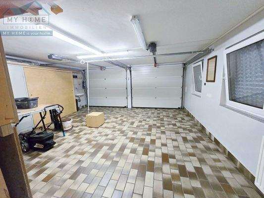  Garagen gefliest, innen