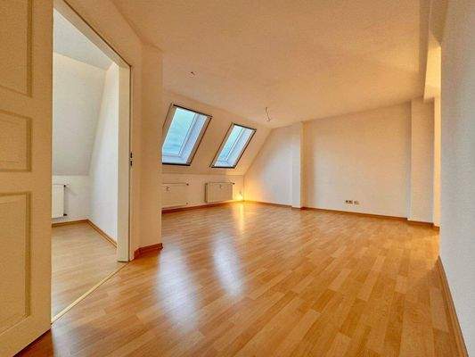 Wohnzimmer mit Schlafzimmertür