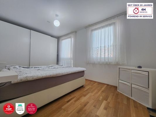 Schlafzimmer 1
