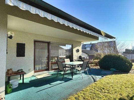 Sonnige, geschütze Terrasse