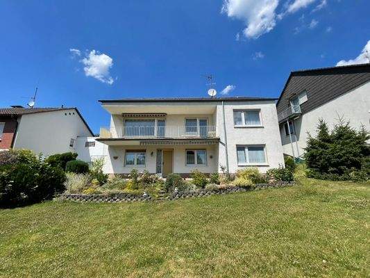 Hausrückseite mit Gartenansicht