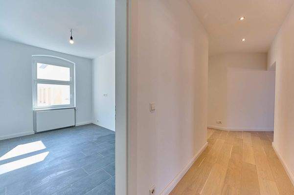 07_schöner Flur und helle Küche