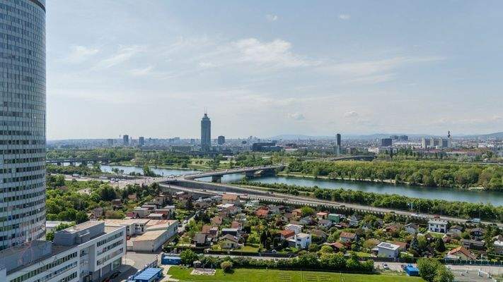 DJI_20250423060015_0913_D-HDR