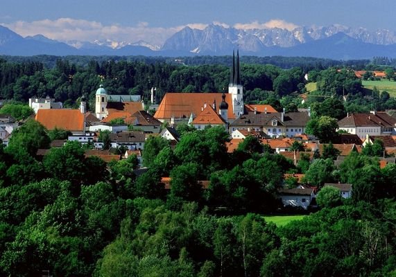 Altoetting-mit-Alpenpanorama