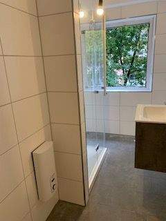 Attraktives, neues Duschbad