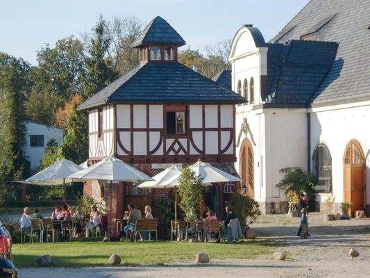 'Dubenhus' (Café im Hof)...