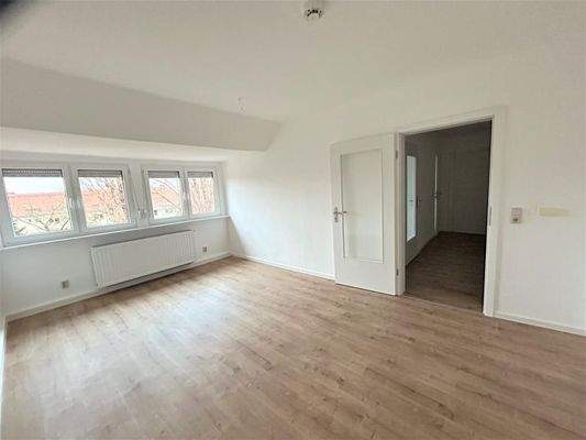 Wohnzimmer mit Blick in Flur