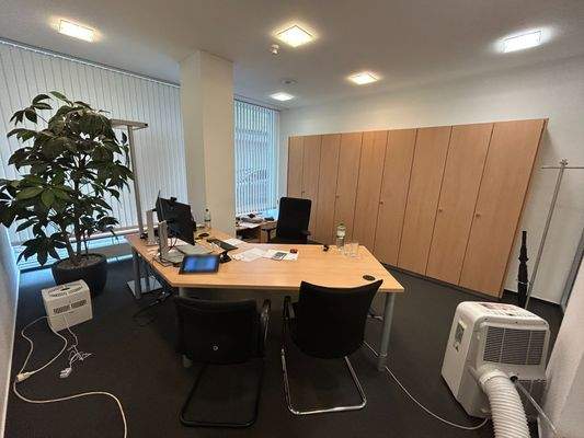 Einer von drei großen Arbeitsplätzen