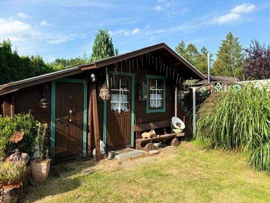 geräumiges Gartenhaus