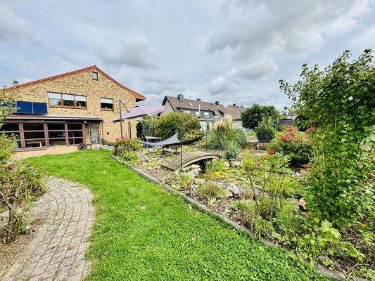 Blick vom Garten aufs Haus