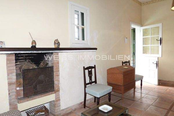 Kamin im Salon des Gästeappartements