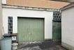 Garageneinfahrt und Nebeneingang