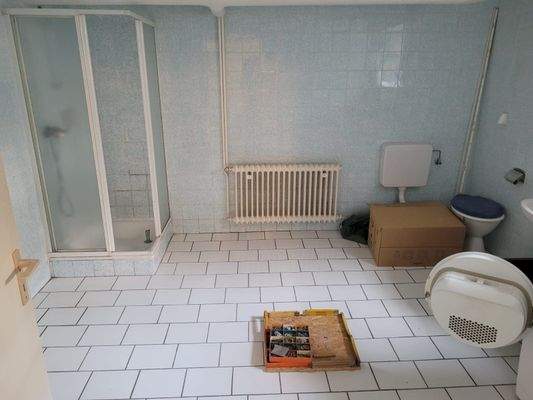 Duschbad / Keller/ Haus 1