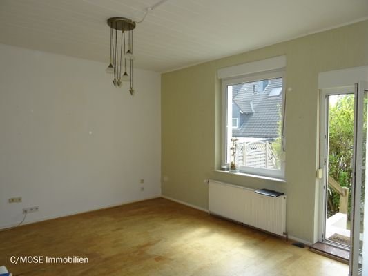 EG: Esszimmer (mit Terrassenzugang)