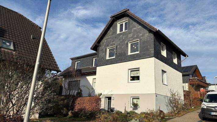 Zweistöckiges Wohnhaus