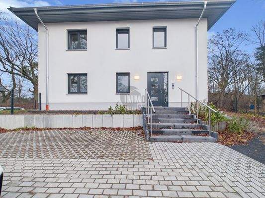 Blick auf Haus und Stellpltz