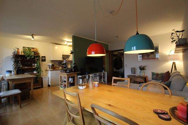 Wohn - Esszimmer und Küche