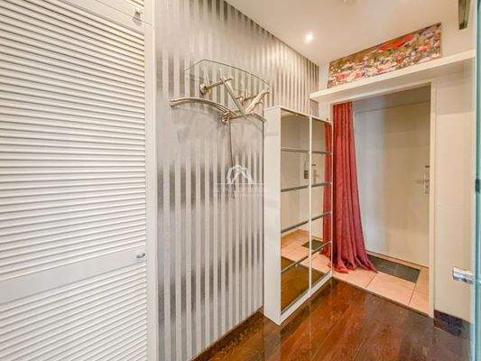 Flurbereich mit Abstellkammer