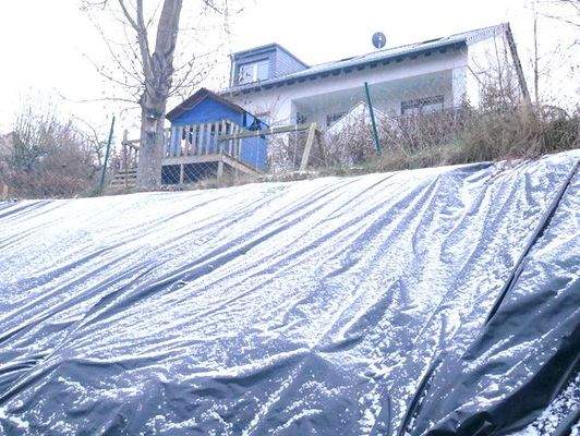 Hanglage hinter dem Haus