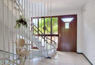 Großzügiges Wohnhaus in idyllischer Ortsrandlage