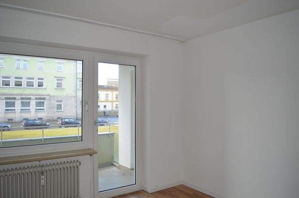 Zimmer mit Balkontür