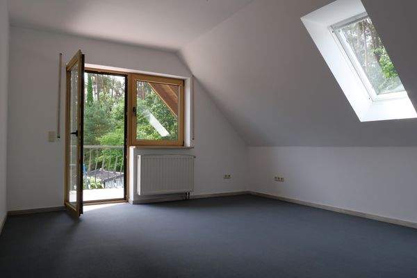 Zimmer 2 Obergeschoss mit Balkonzugang