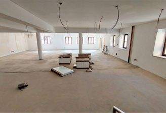 Engang - Haupteingang.jpg