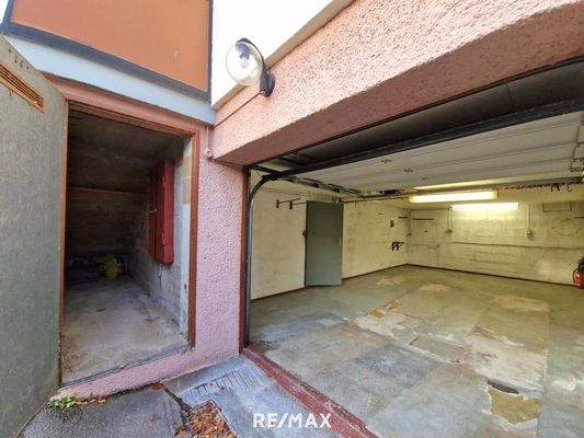 Zählerraum neben Garageneinfahrt