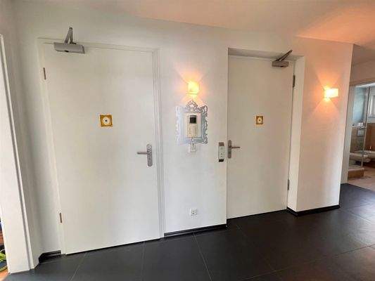Diele mit direktem Liftzugang