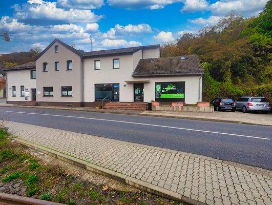 Titelbild Frontansich re.jpeg