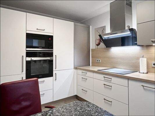 Die moderne und ansprechende Küche ist aus 2022