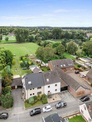 Hausansicht vorne - über den Häusern - Hochkant.jpg