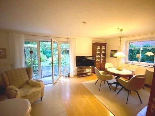 Das Wohnzimmer ist der zentrale Aufenthaltsort für die Familie