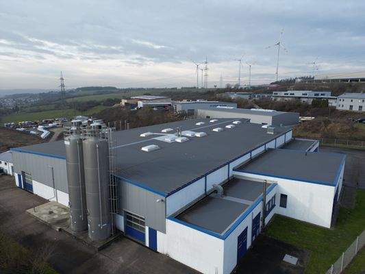 Halle und Bürobereich Perspektive 1.JPG