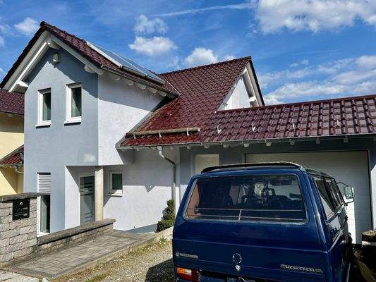 Hauseingang mit Garage