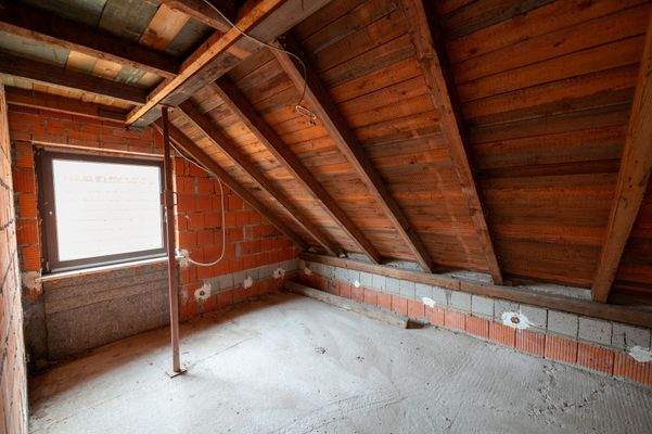 DG Ausbau vorbereitet Haupthaus Raum 1 Fenstersicht