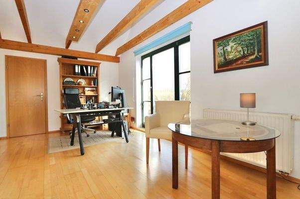 mit praktischer Abseite